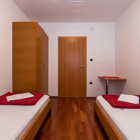 Apartment Mit Klima, Wifi, Balkon Nur 350 Meter Zum