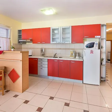 Apartment Mit Klima, Wifi, Balkon Nur 350 Meter Zum