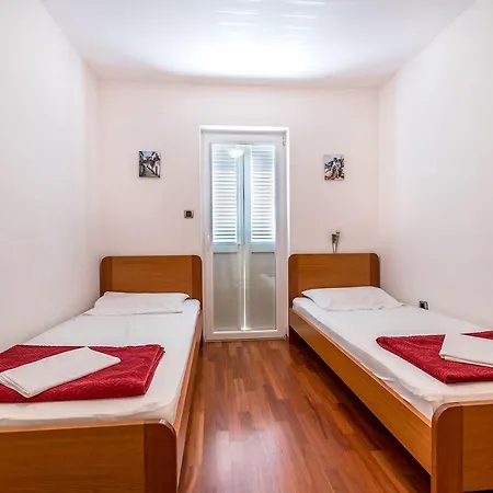 Mit Klima, Wifi, Balkon Nur 350 Meter Zum Baska (Krk)