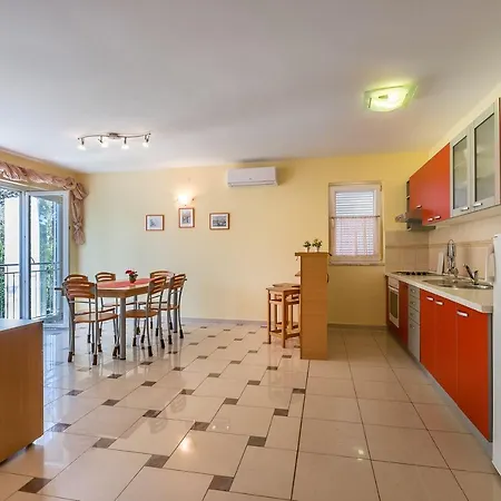 Mit Klima, Wifi, Balkon Nur 350 Meter Zum * Baska (Krk)